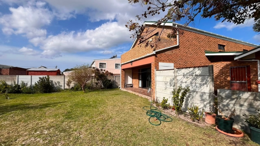 4 Bedroom Property for Sale in Kleinmond Western Cape